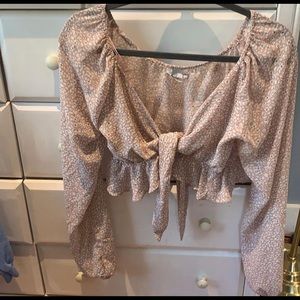 Cute top, description for more details💗🤍